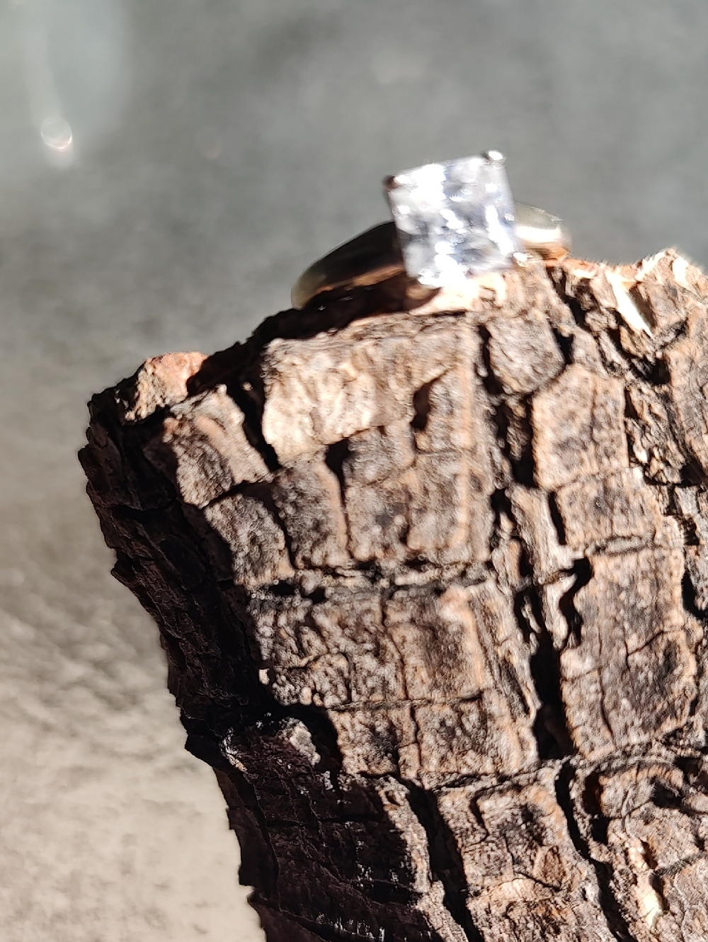 Square-Cut Solitaire Ring in 14k Gold e